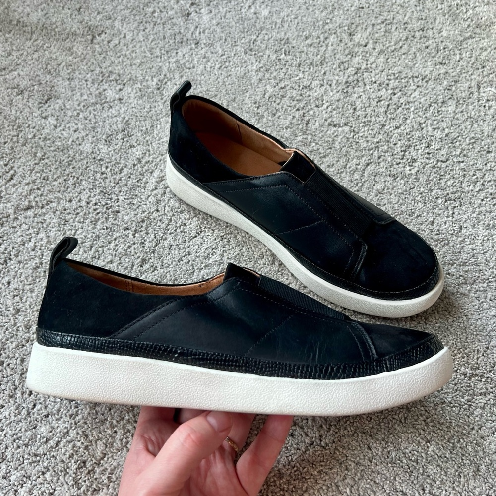 Vionic Slip-On Loafers Zinah Women’s 8.5 Black Leather Casual Sneakers Shoes